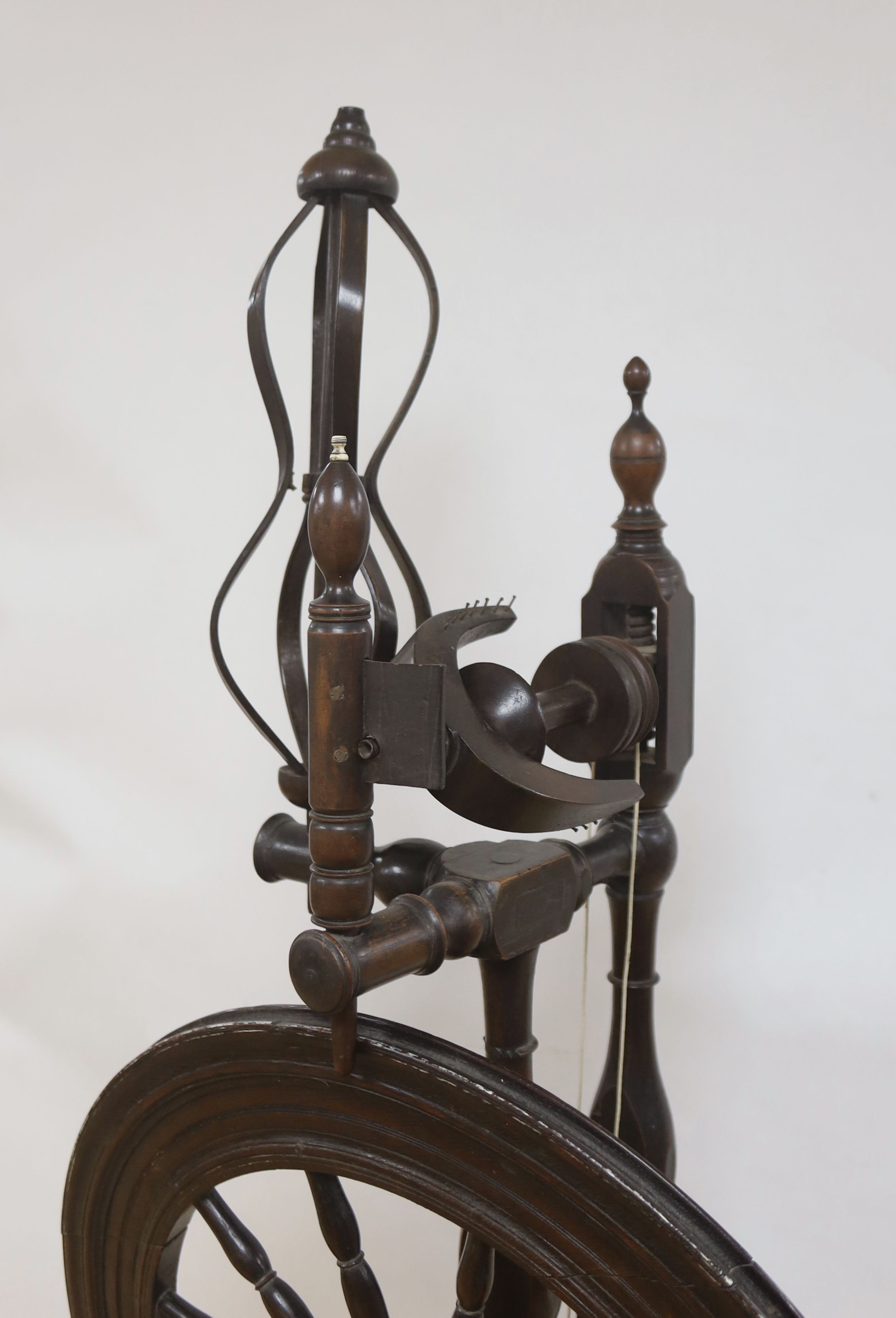 A 19th century beech and ash spinning wheel, 109 cm high